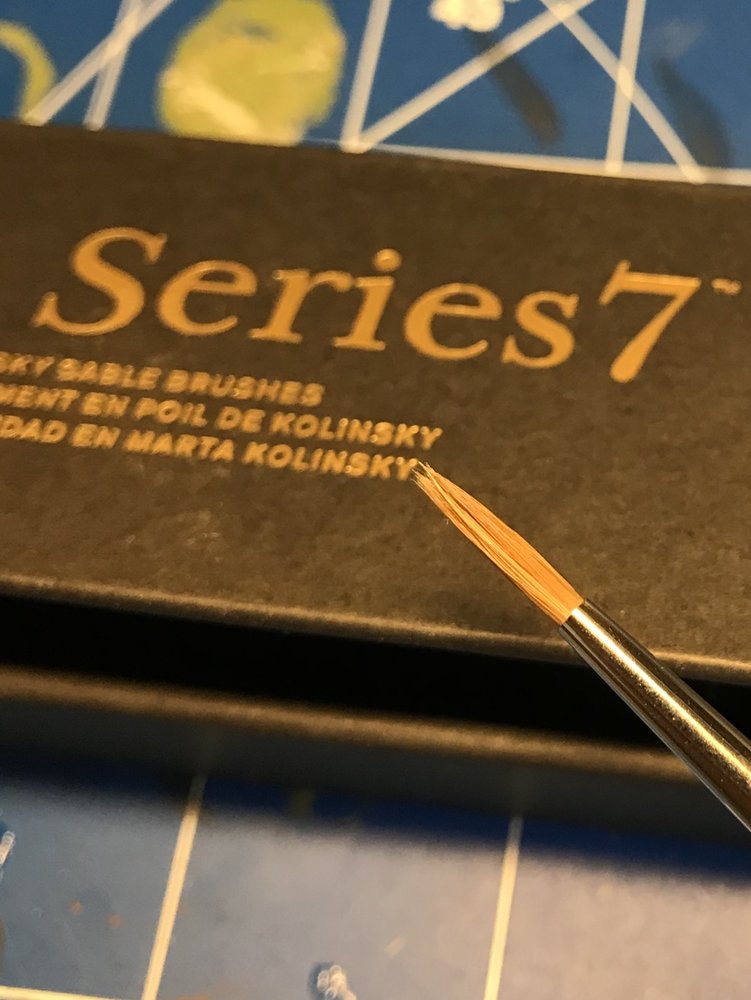 series7.jpg (245.37 KiB) Katsottu 3501 kertaa Ykköskoko näytti alkuun tältä.. kääk. Mutta kun poisti "alkuvahat" niin siitä tulee kyllä ihan nätin näkönen terävä kärki. Toivottavasti pysyy sellaisena.